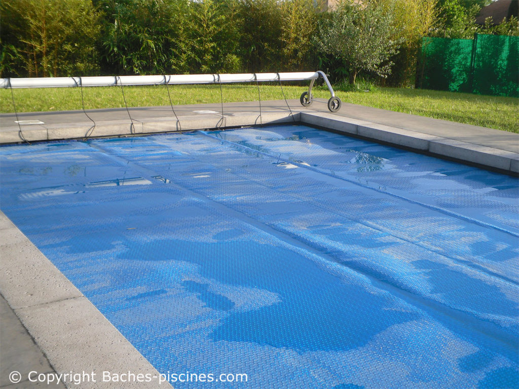 La bâche à bulles pour piscine: à quoi ça sert? comment choisir?