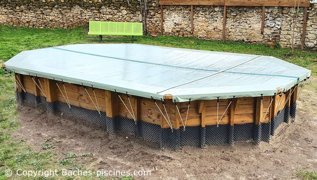 Comment fixer une bâche de piscine hors sol ?