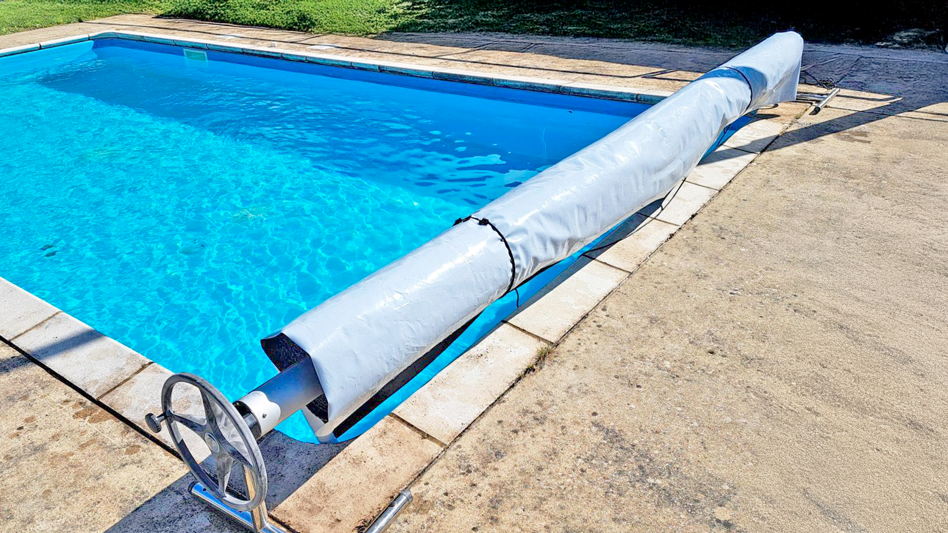 bâche piscine protection été