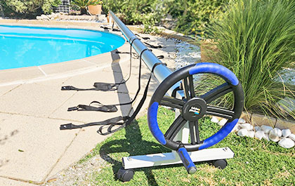 enrouleur piscine avec sangles