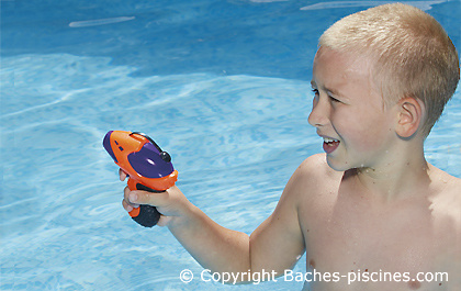 pistolet à eau piscine