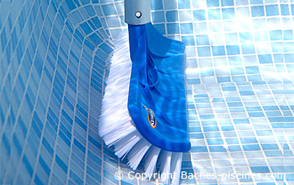 brosse balai piscine