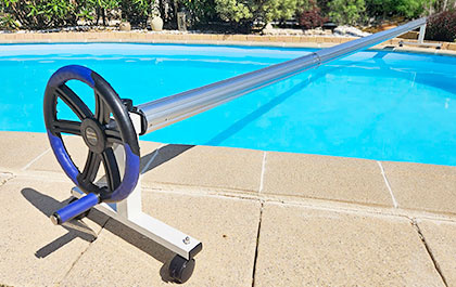enrouleur couverture bulle piscine