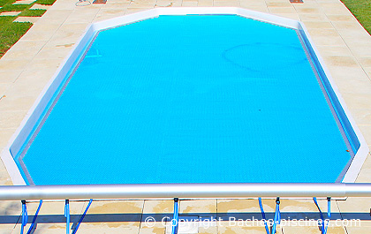 Couverture piscine solaire été