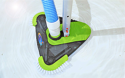 Balai triangulaire avec brosse Astralpool pour piscine