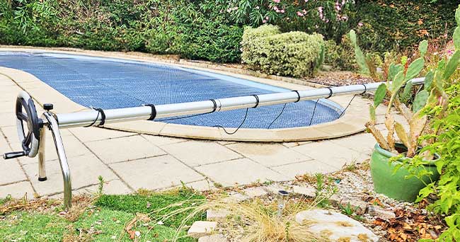 sandows élastique de liaison entre l'enrouleur et la bâche à bulles de piscine