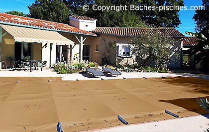 Patin de protection de margelle de piscine pour bache à barre 