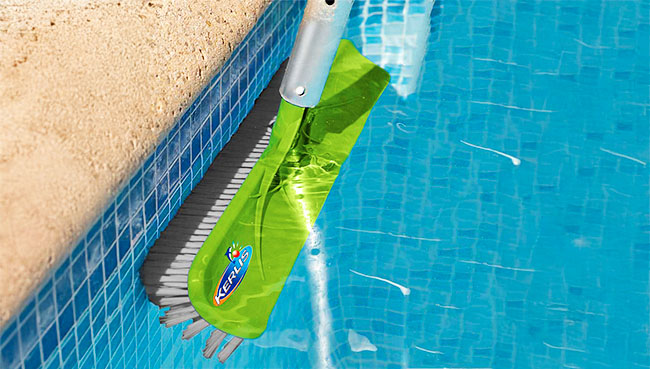 balai brosse fond piscine