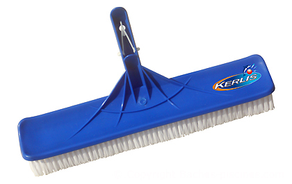 Brosse et balai piscine